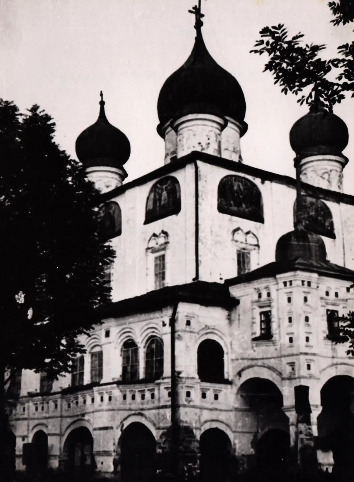 Никольский собор Вяжищского монастыря. Вид с юго-запада. Фото 1911 г. (пересъемка 1950г.).
Из архива