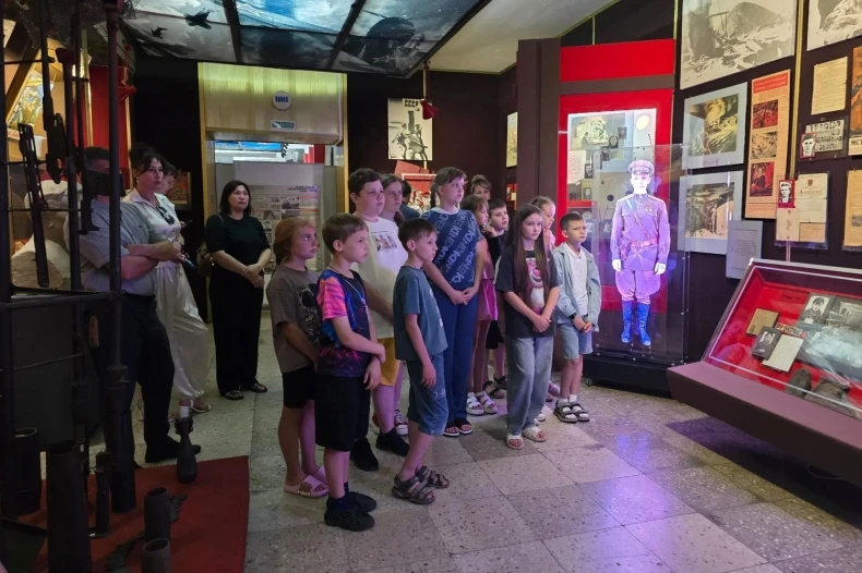 В Свердловском краеведческом музее состоялась встреча-беседа «Терроризм: знать и противостоять»

Мер