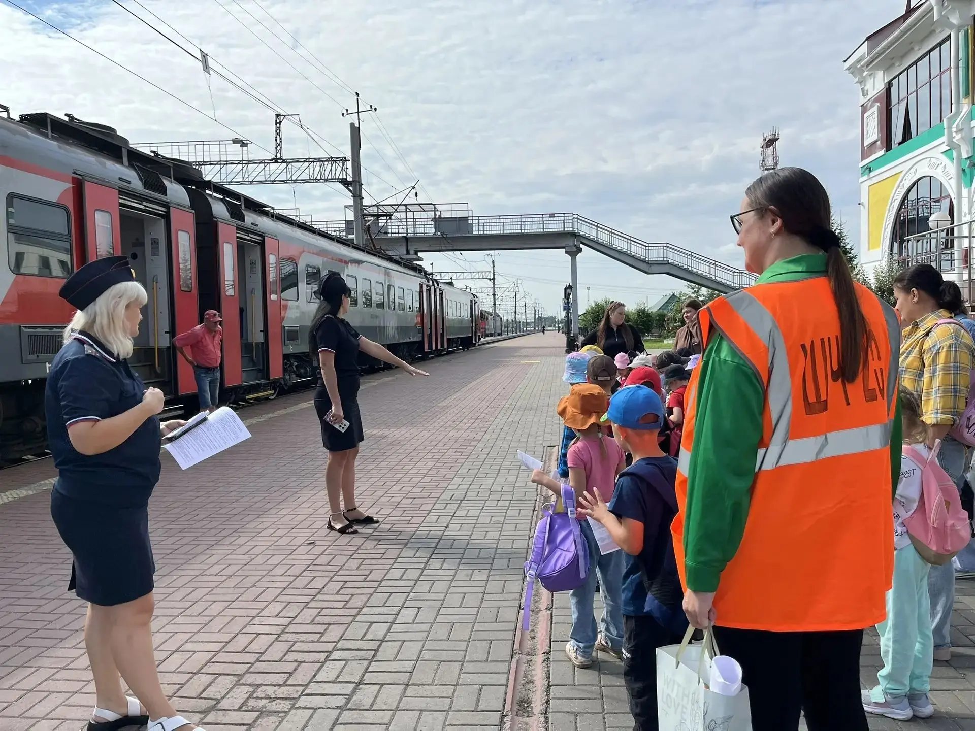 В рамках проекта «Детство, движение, лето!» воспитанники старшей и подготовительной групп побывали в