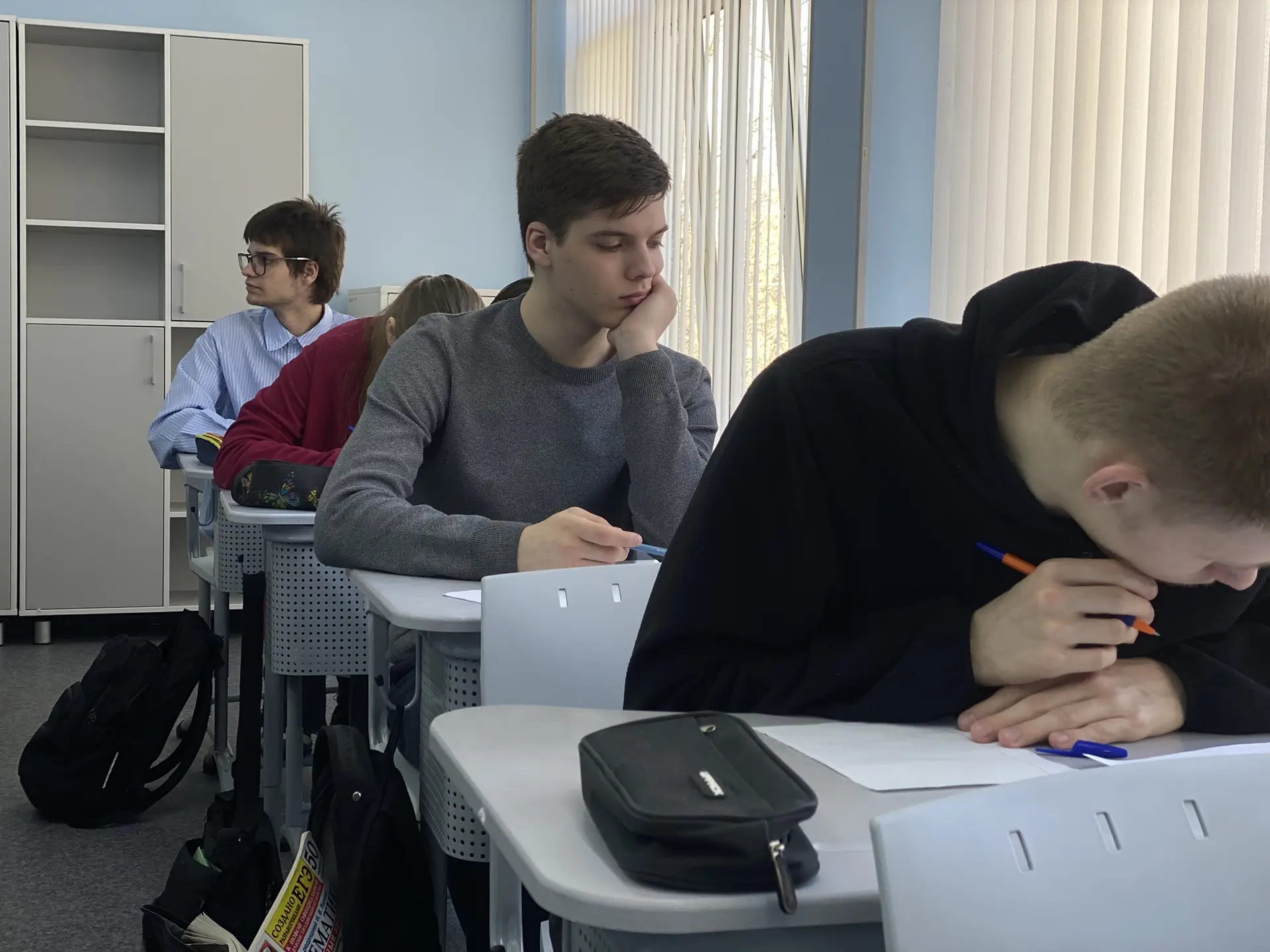 Сегодня в нашей школе прошло мероприятие, приуроченное ко Дню российского парламентаризма 🏫. Этот де
