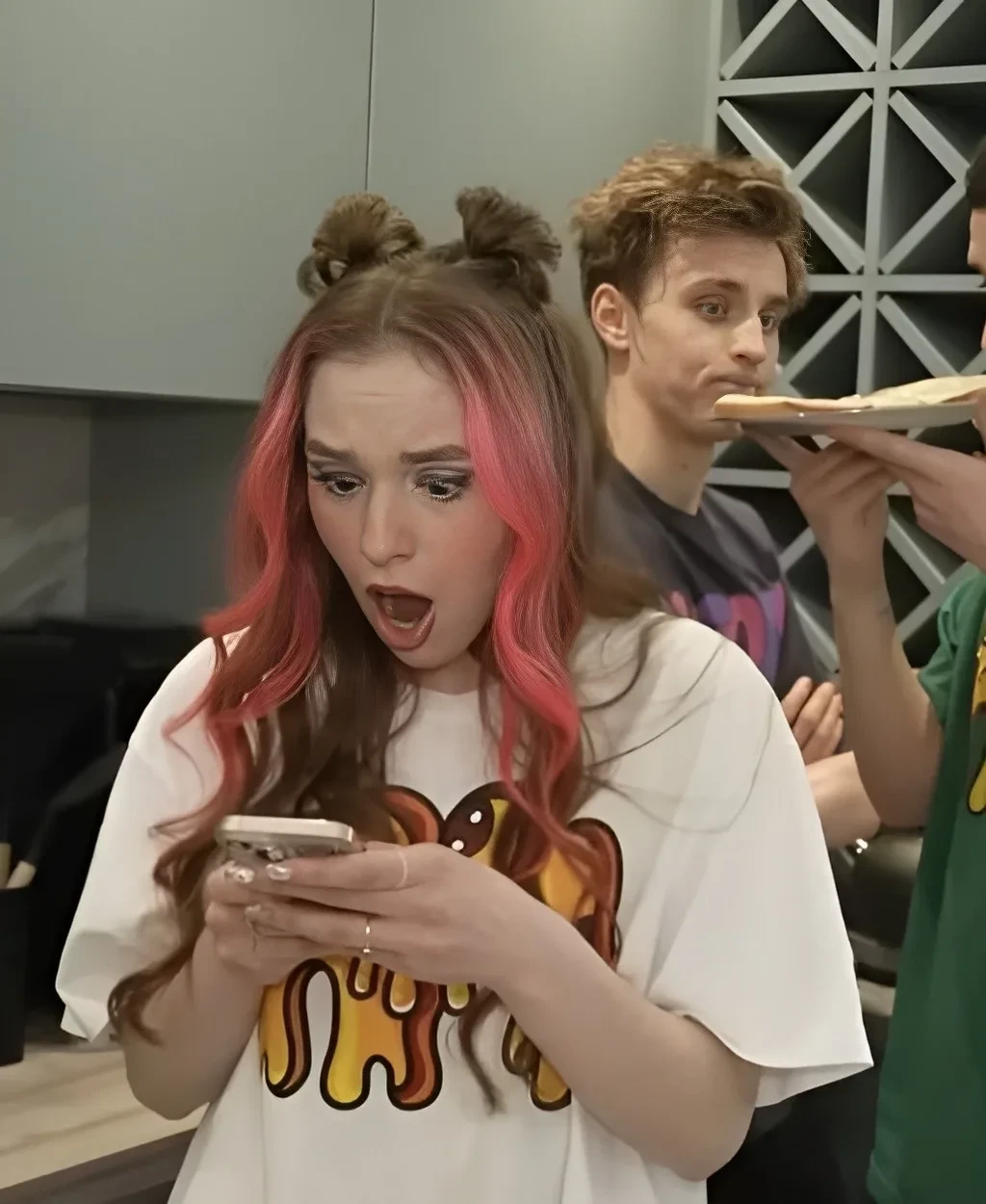 Что же было в телефоне Влада А4? 🤔