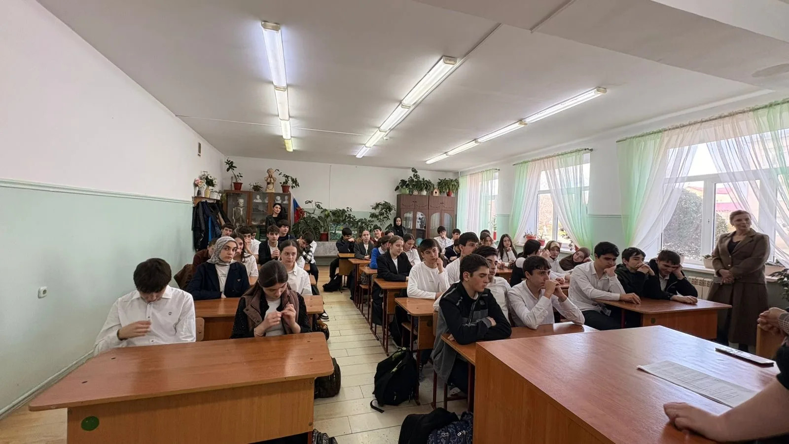 Сегодня нашу школу посетили представители ДГУ Юридического и Экономического факультетов. Студенты пр
