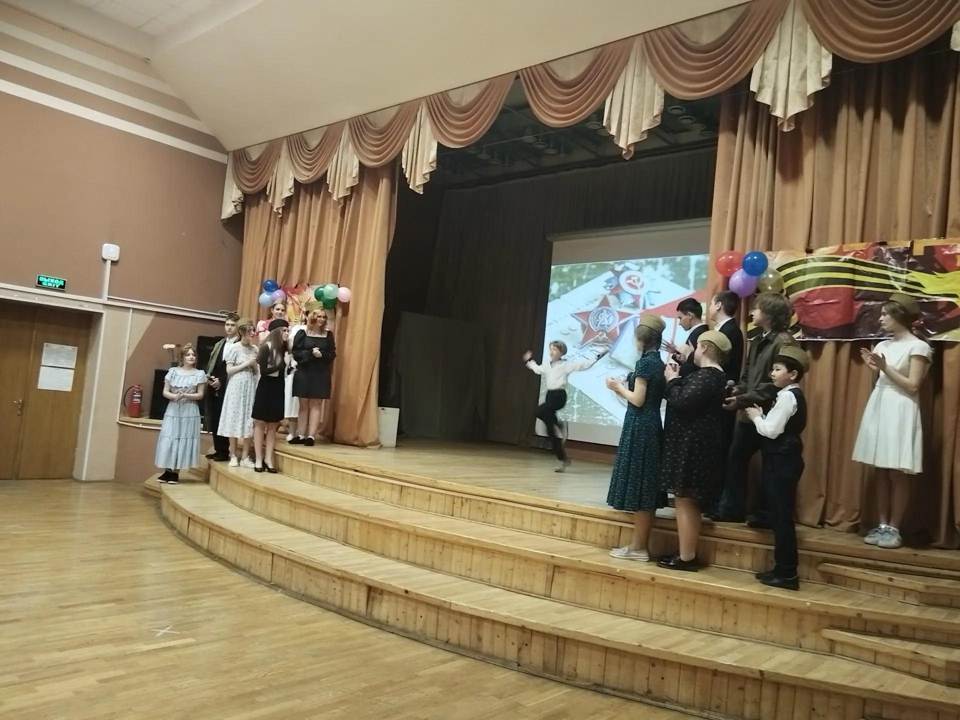 🎖️ В школьном здании на Переведеновском переулке школьники 1–7-х классов стали участниками торжестве