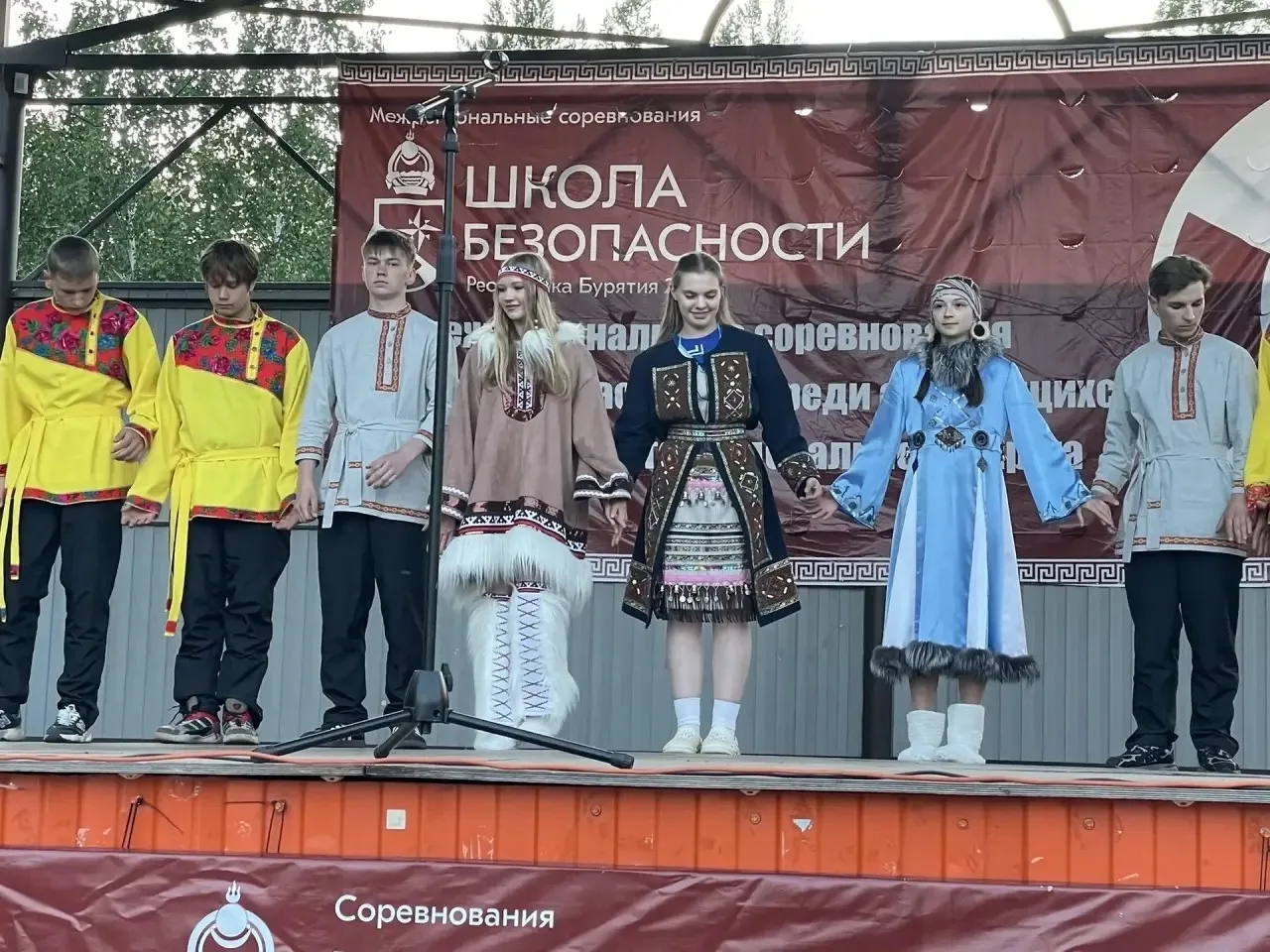 Визитная карточка на соревнованиях «Школа безопасности». Яркое выступление и единство н...