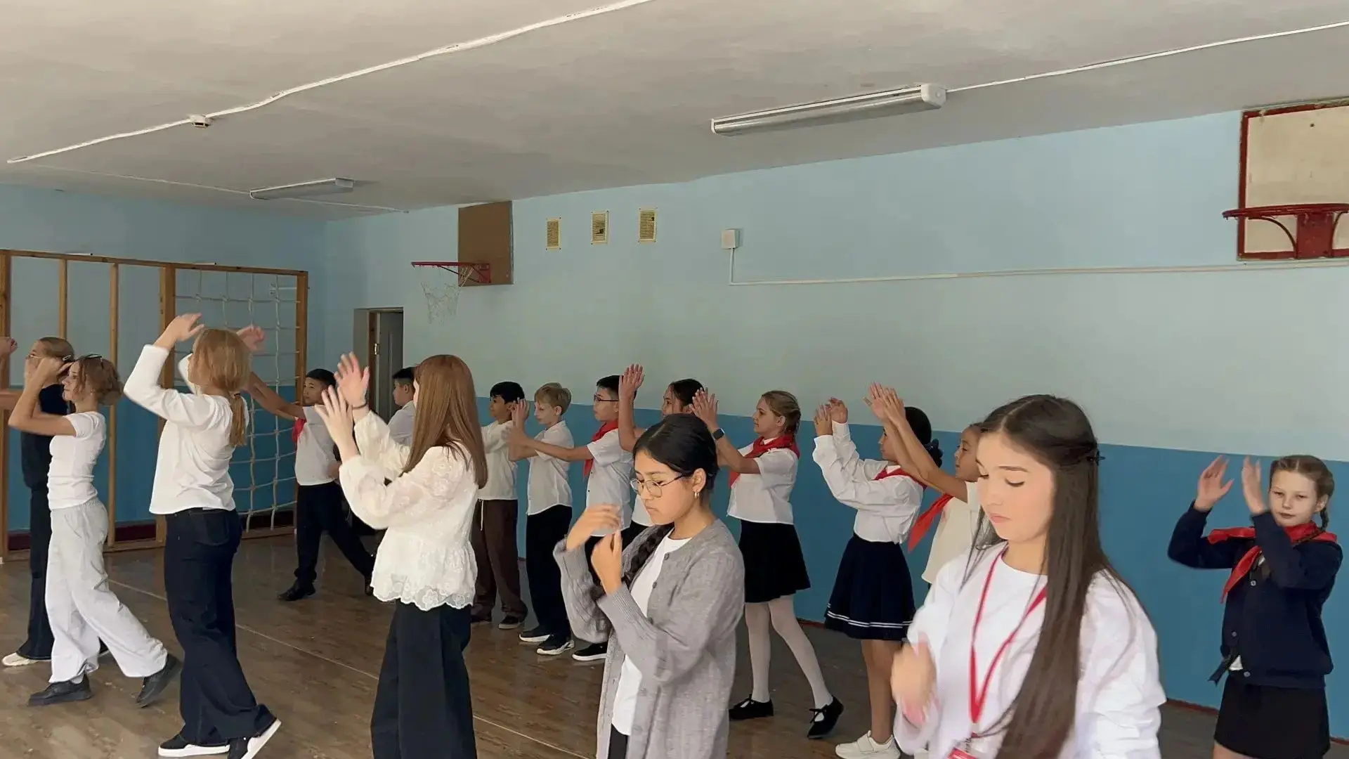 ☀️ ФЛЕШМОБ  «ПУСТЬ ВСЕГДА БУДЕТ СОЛНЦЕ!" — светлая память о маленьких ангелах Беслана.