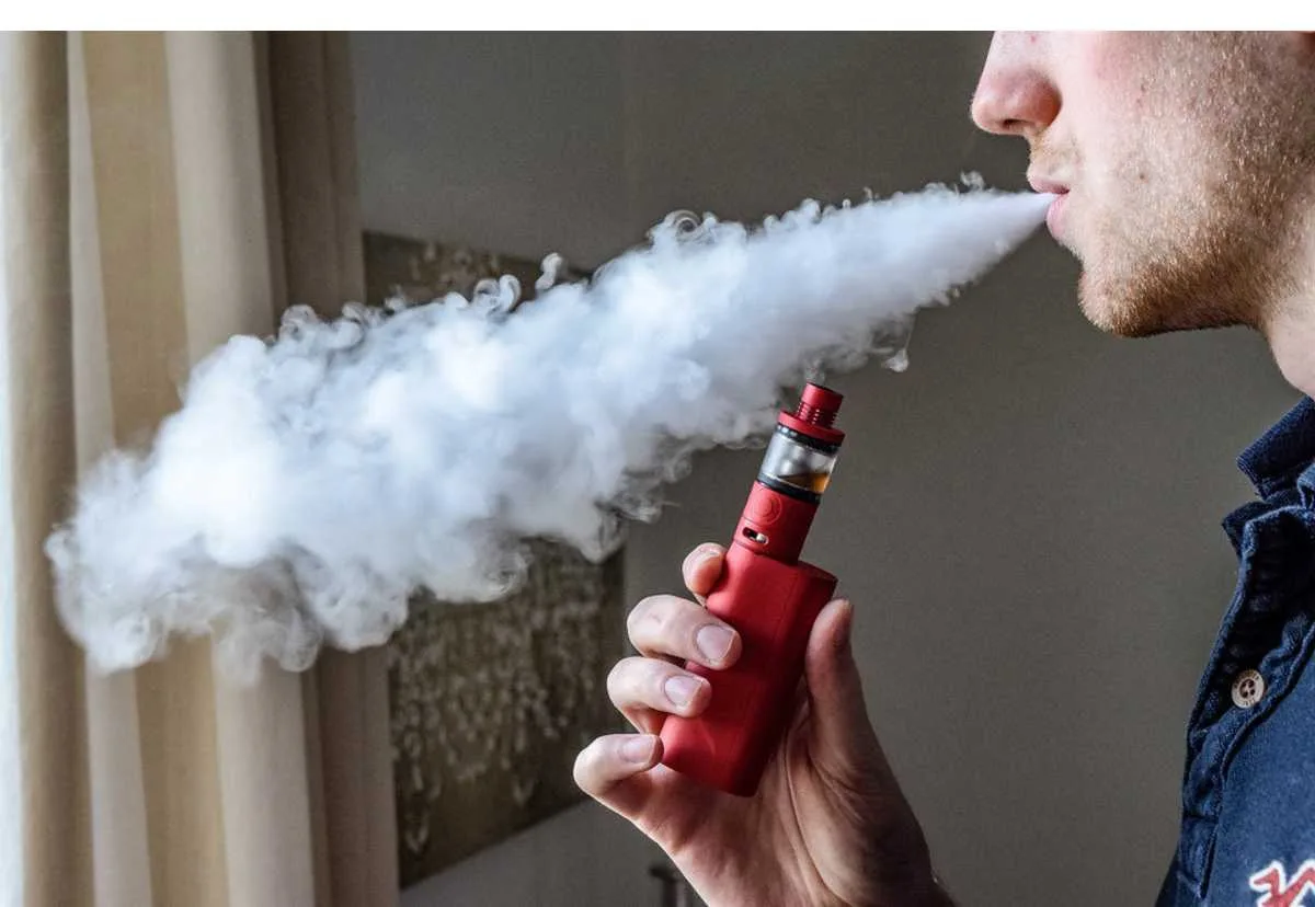 😶‍🌫️💨В Приморье молодой мужчина попал в реанимацию с тотальным пораженuем легких из-...