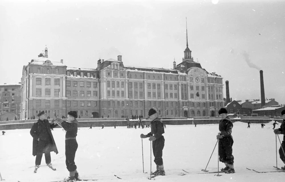 ⛷ Первая послевоенная зима. Нахимовцы на льду Невы, 1945 год