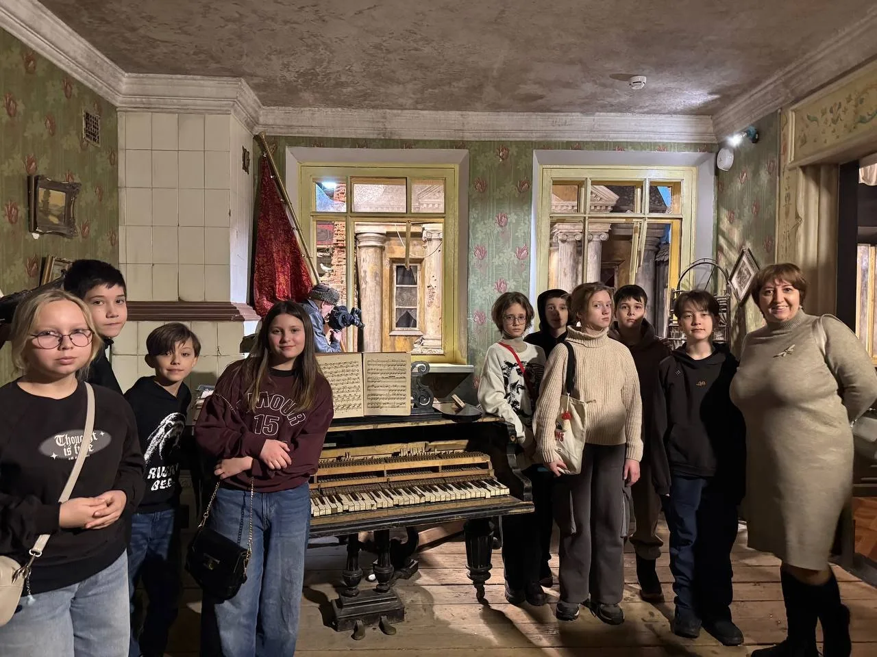 Путешествие сквозь время: ученики 5 «Д» на выставке «Пропавшие в кинохронике»    В морозную субботу,