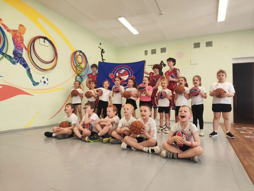 Сегодня в нашем детском саду прошёл настоящий спортивный праздник! 🏀 К воспитанникам в...