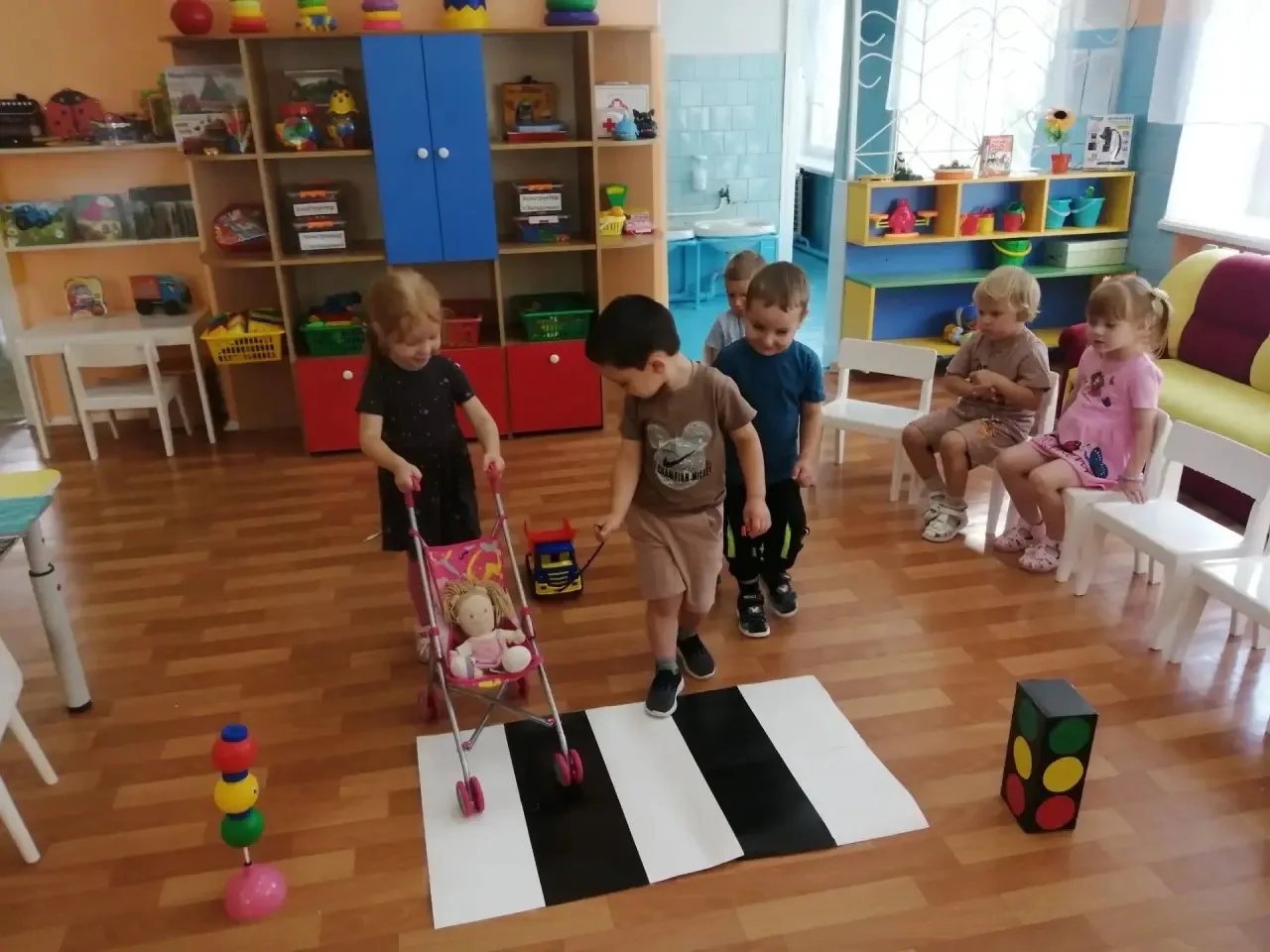 В младшей группе «Почемучки» прошло тематическое развлечение, посвящённое правилам доро...