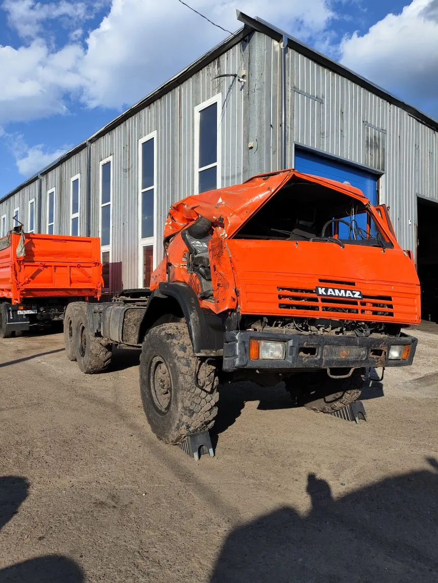 🚛 СЛОЖНЕЕ ЗАДАЧИ НЕ БЫЛО! КамАЗ на ПОЛНОЕ ВОССТАНОВЛЕНИЕ после серьёзного ДТП.