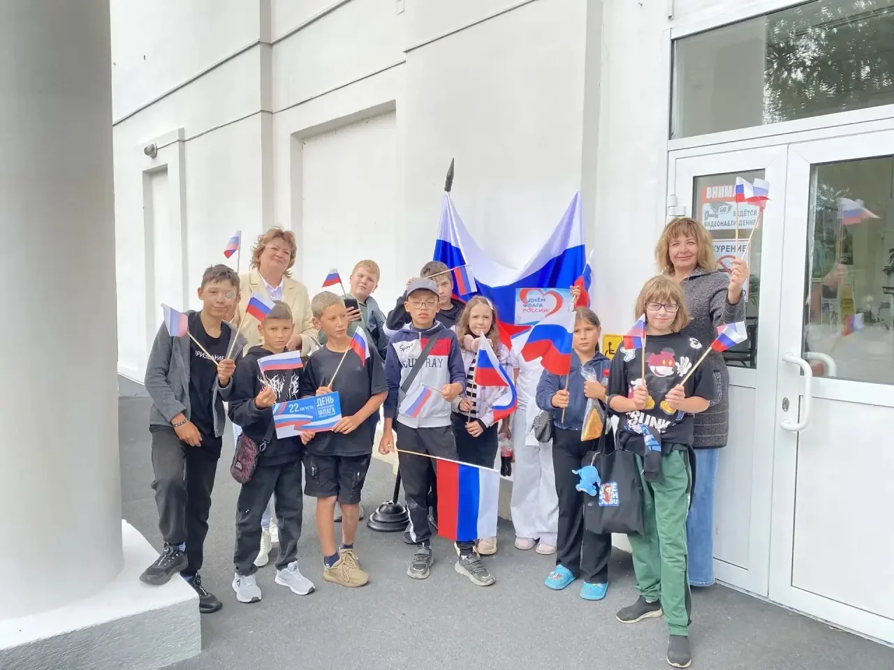 🇷🇺 В преддверии Дня Государственного флага, 21 августа, Дом культуры превратился в яр...