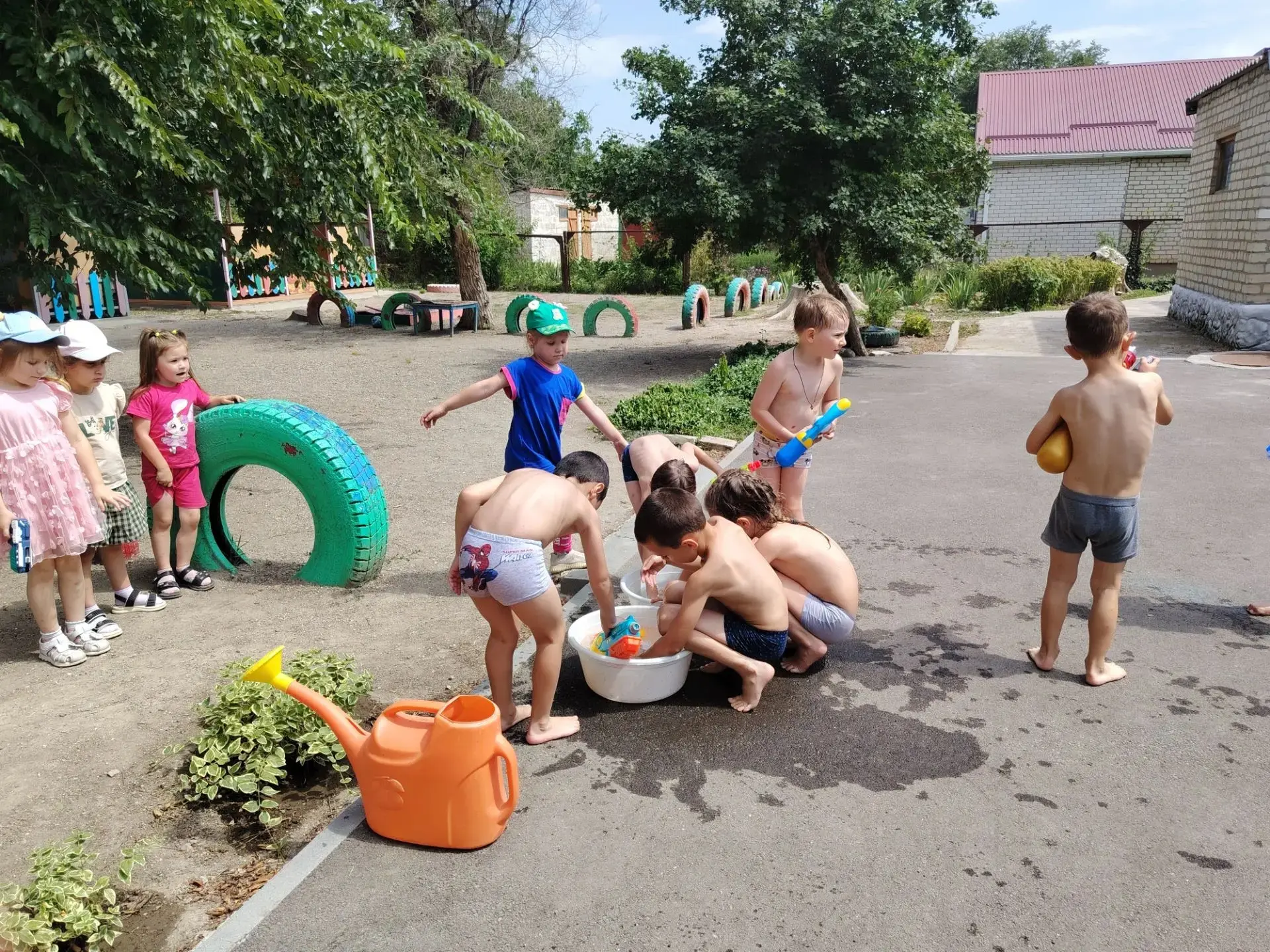 Закаляйся, если хочешь быть здоров!
Постарайся позабыть про докторов.
Водой холодной обтирайся, если