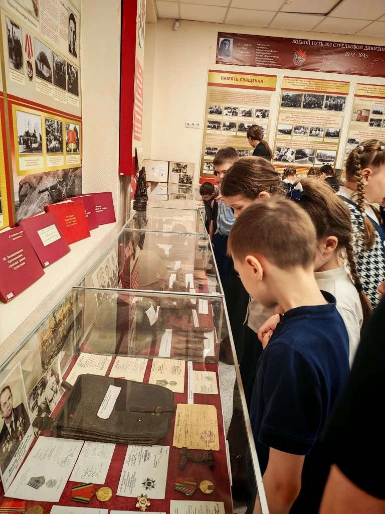 Сегодня, 26 марта, учащиеся   1б класса в рамках трека "Орленок - хранитель исторической памяти" кур