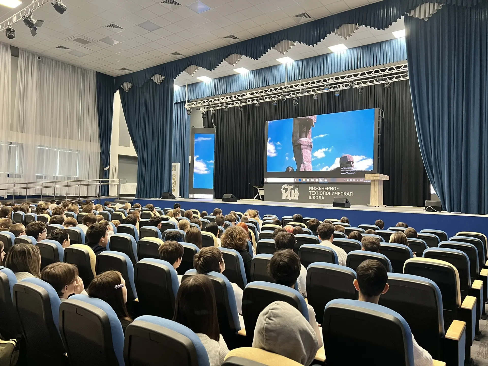 Когда все преступленья замолятся? Ведь, казалось, пришла пора. Ты ответишь ли, балка Змиёвская? Ты в