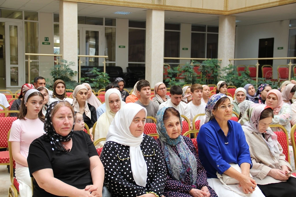 В Национальной библиотеке ЧР открылась выставка к 75-летию Ахмат-Хаджи Кадырова