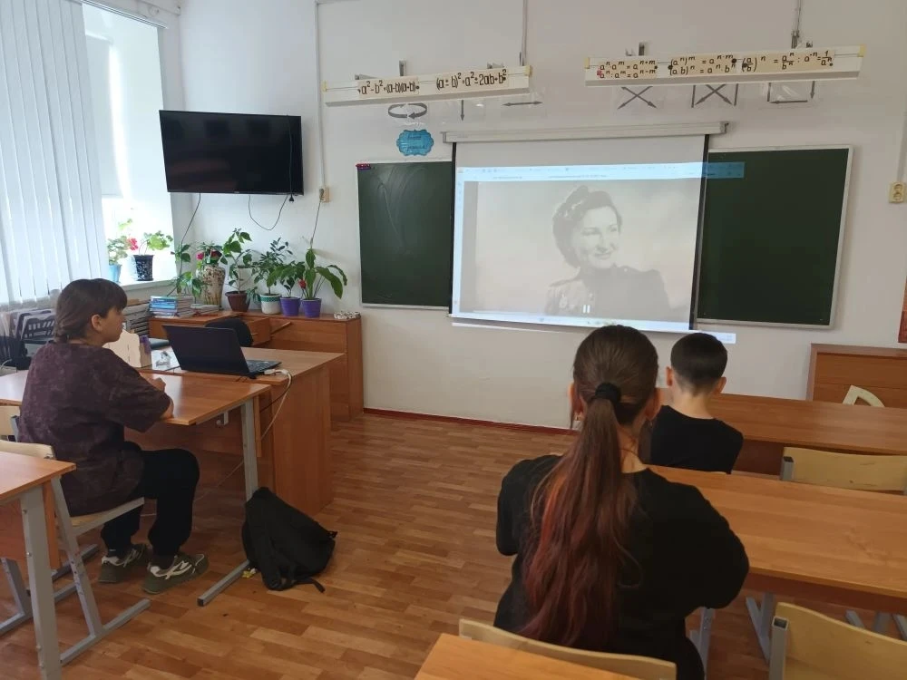 🇷🇺 «Разговоры о важном»: песни, которые трогают душу  В Полозаозерской школе прошло необычное внеуро