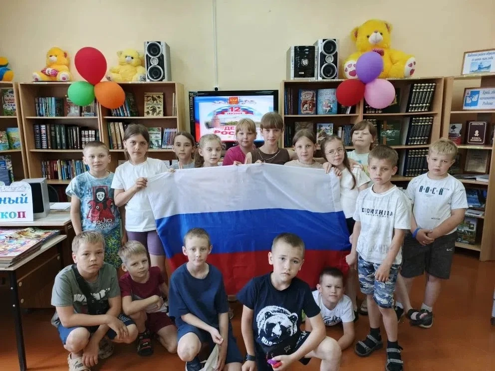 🇷🇺 В преддверии Дня России в нашем школьном лагере "Радуга" проходили мероприятия, посвящённые  эт