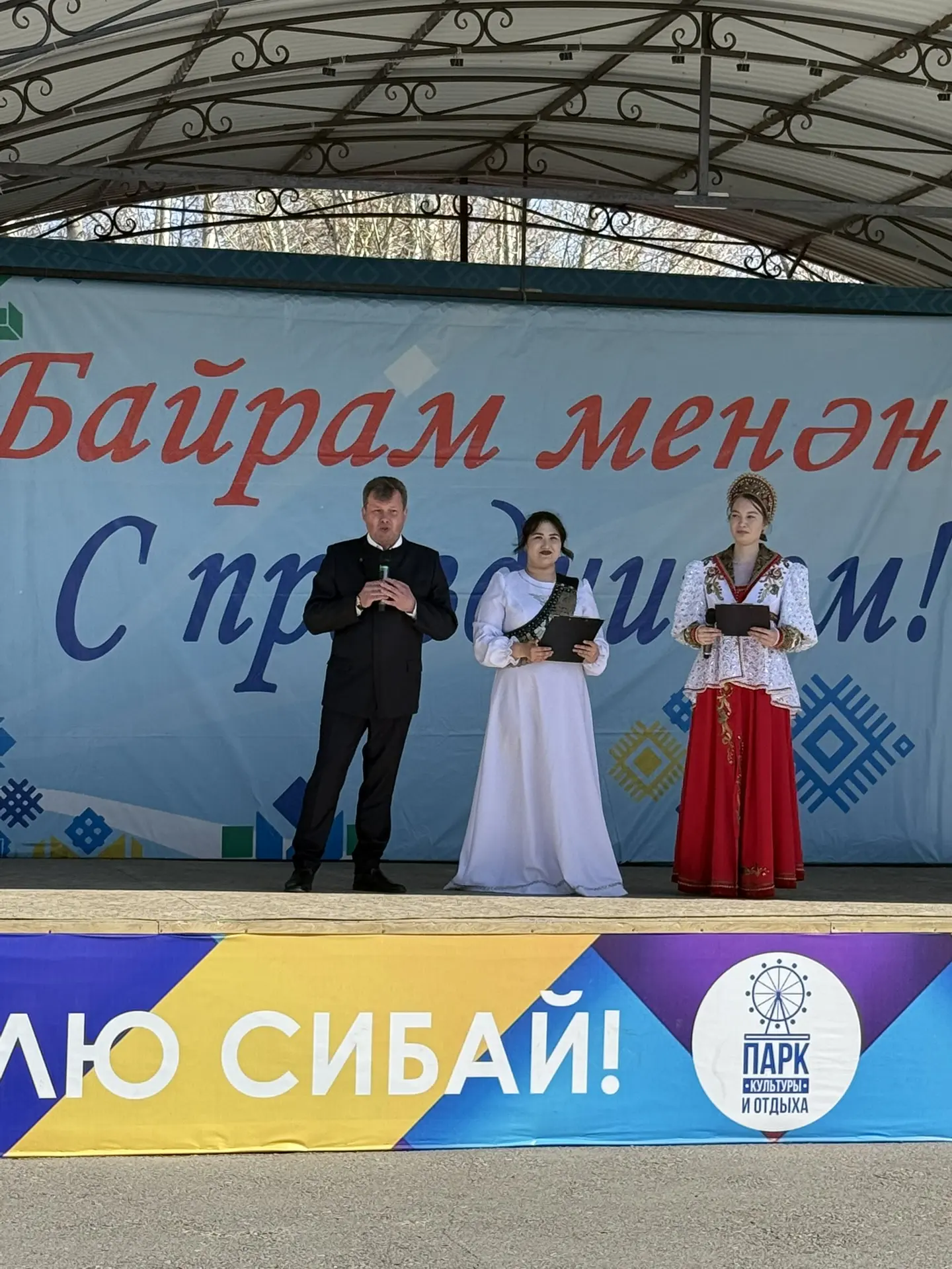Сегодня в Республике Башкортостан проходит День национального костюма народов республик...