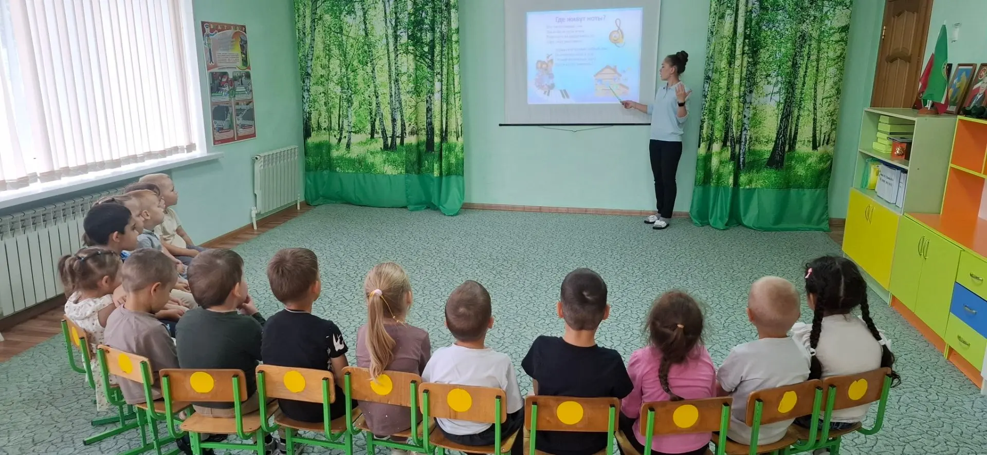 Бүген балалар бакчасының уртанчылар төркемендә гаҗәеп тылсымлы, җырлы-моңлы бер көн узд...