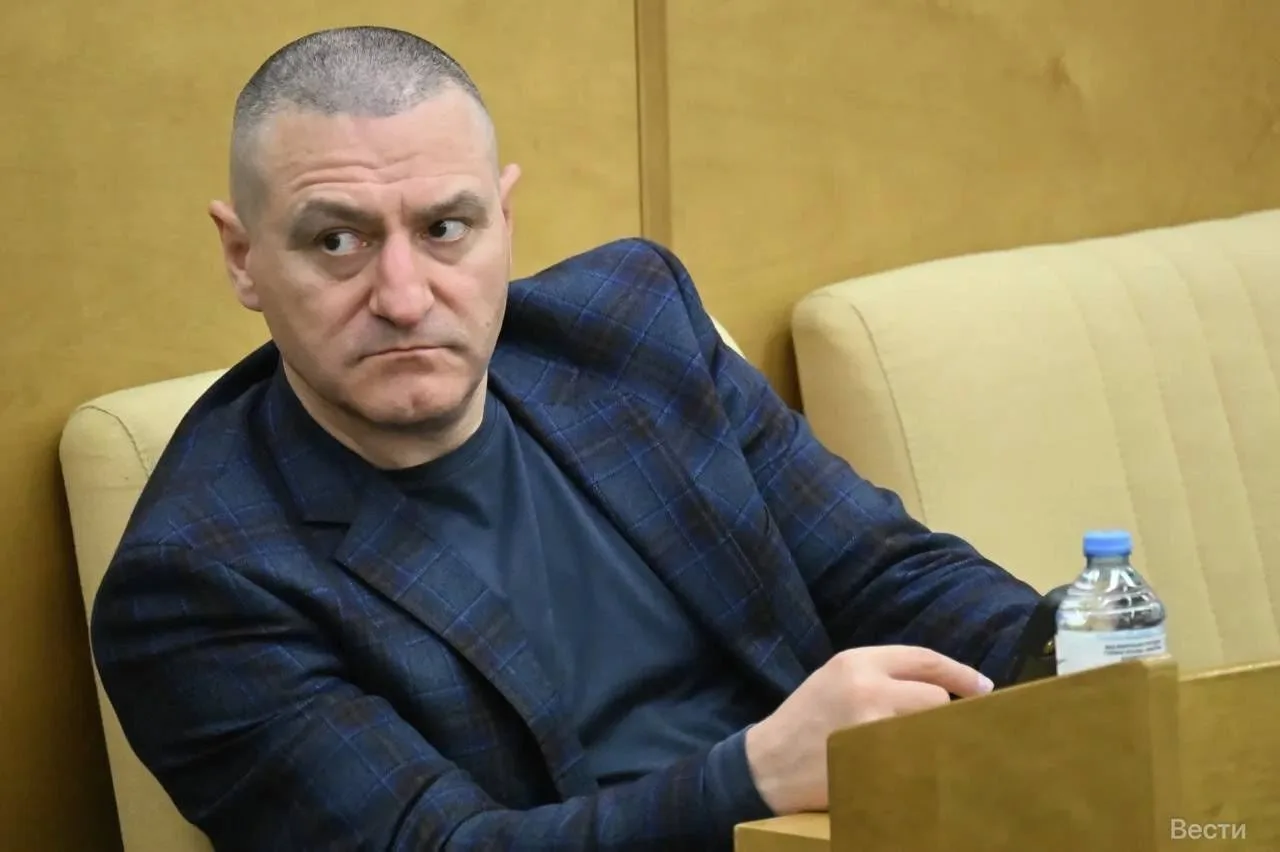 «Неполноценными людьми» назвал женщин депутат Госдумы.