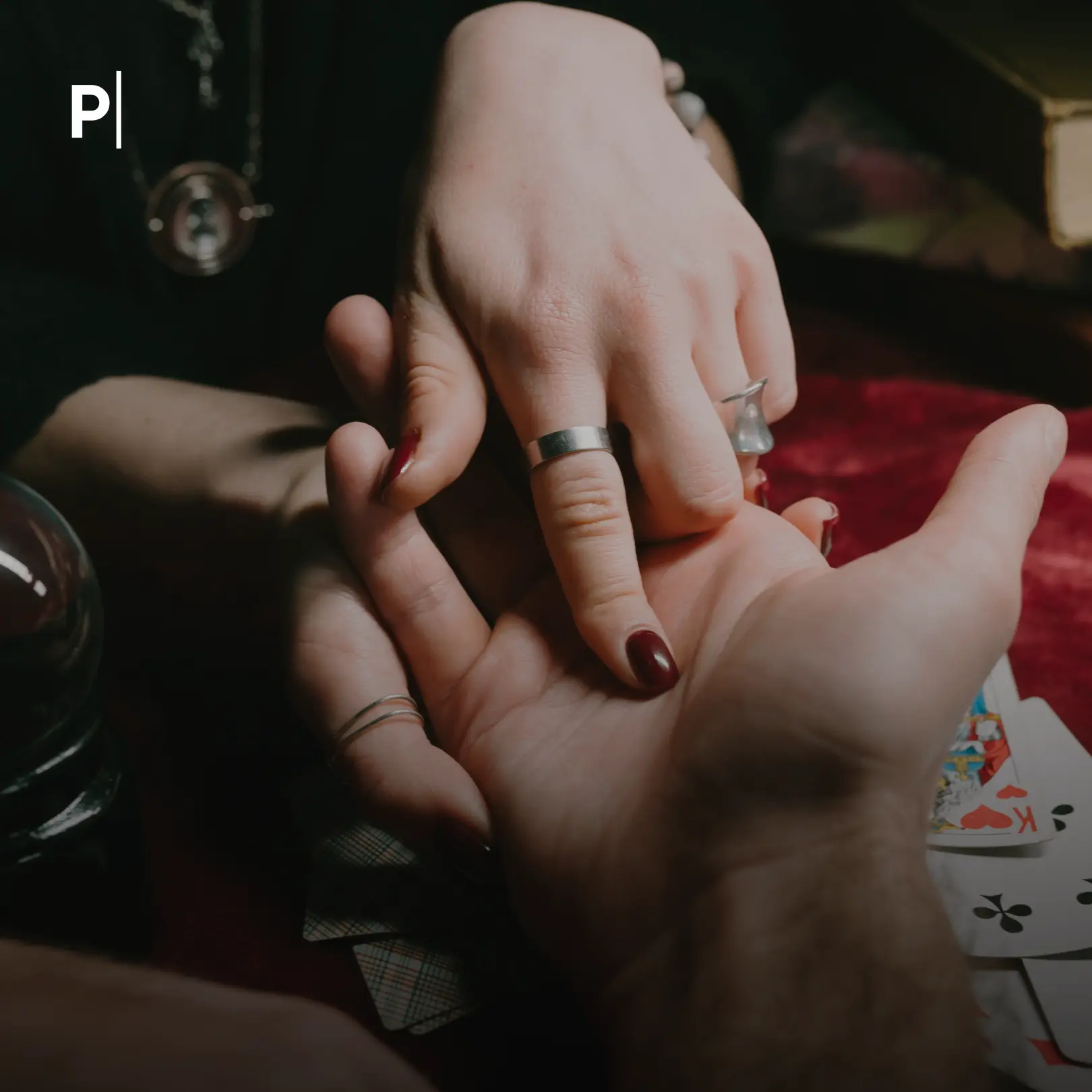🔮 10 млн руб. девушка отдала гадалке, чтобы та сняла с нее порчу.  К 19-летней жительнице Ставрополя