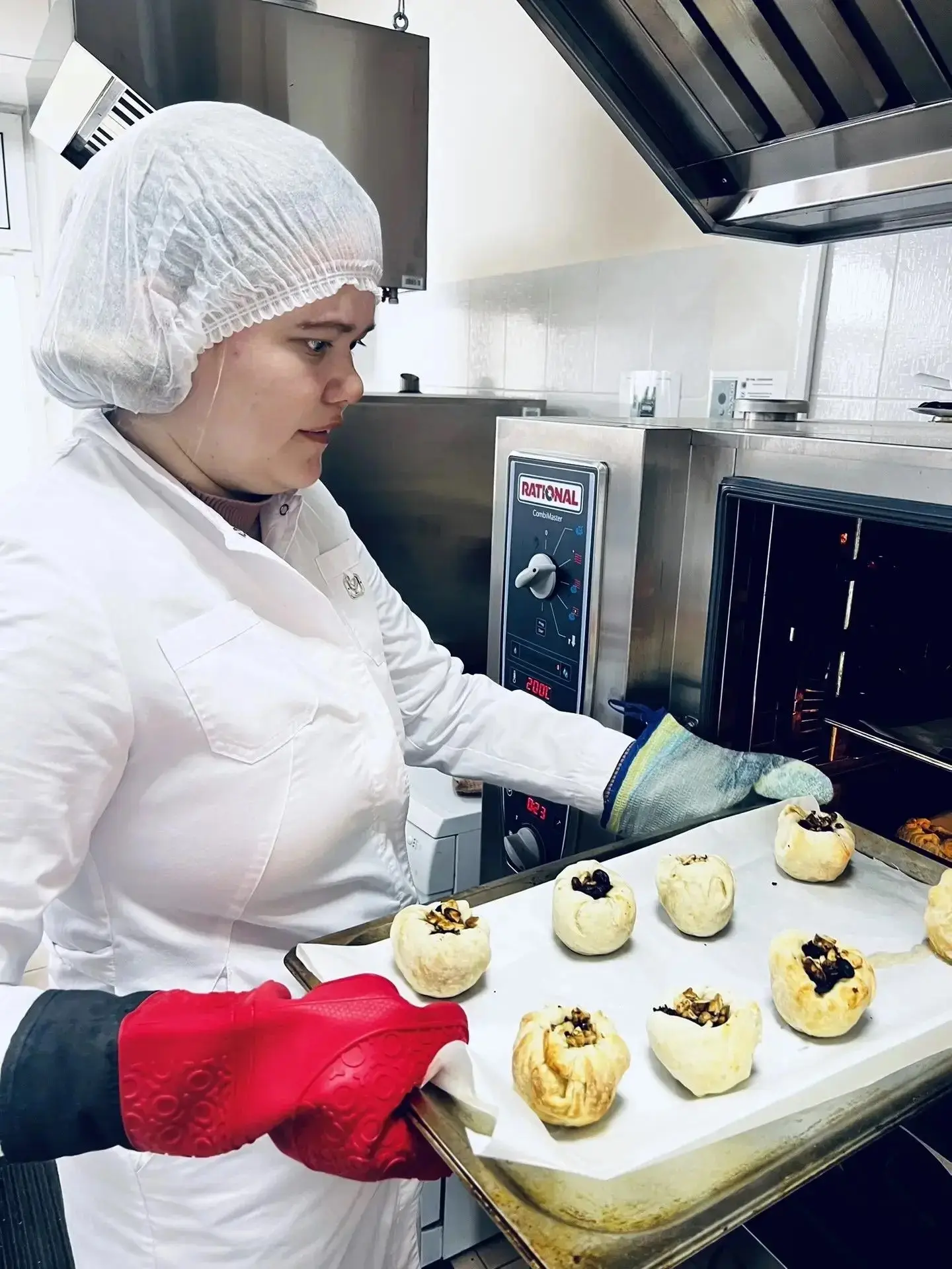 🥐🍸Студенты 1 и 2 курсов ФПТ освоили профессии «Бармен» и «Кулинар мучных изделий  Ребята обучались 