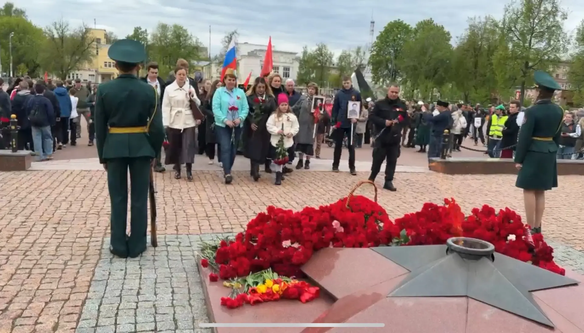 В День 81-ой годовщины Великой Победы на площади Славы состоялось традиционное возложен...