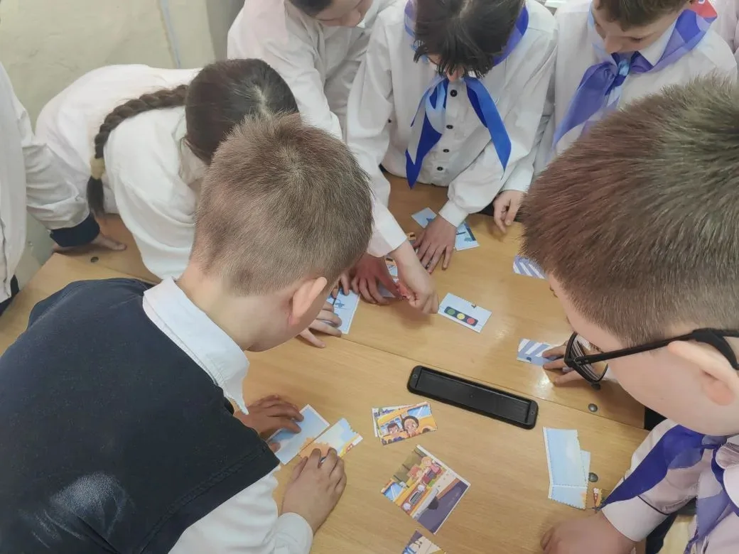 🚦В рамках мероприятий "Каникулы" обучающиеся начальной школы стали участниками квеста «Безопасный ма