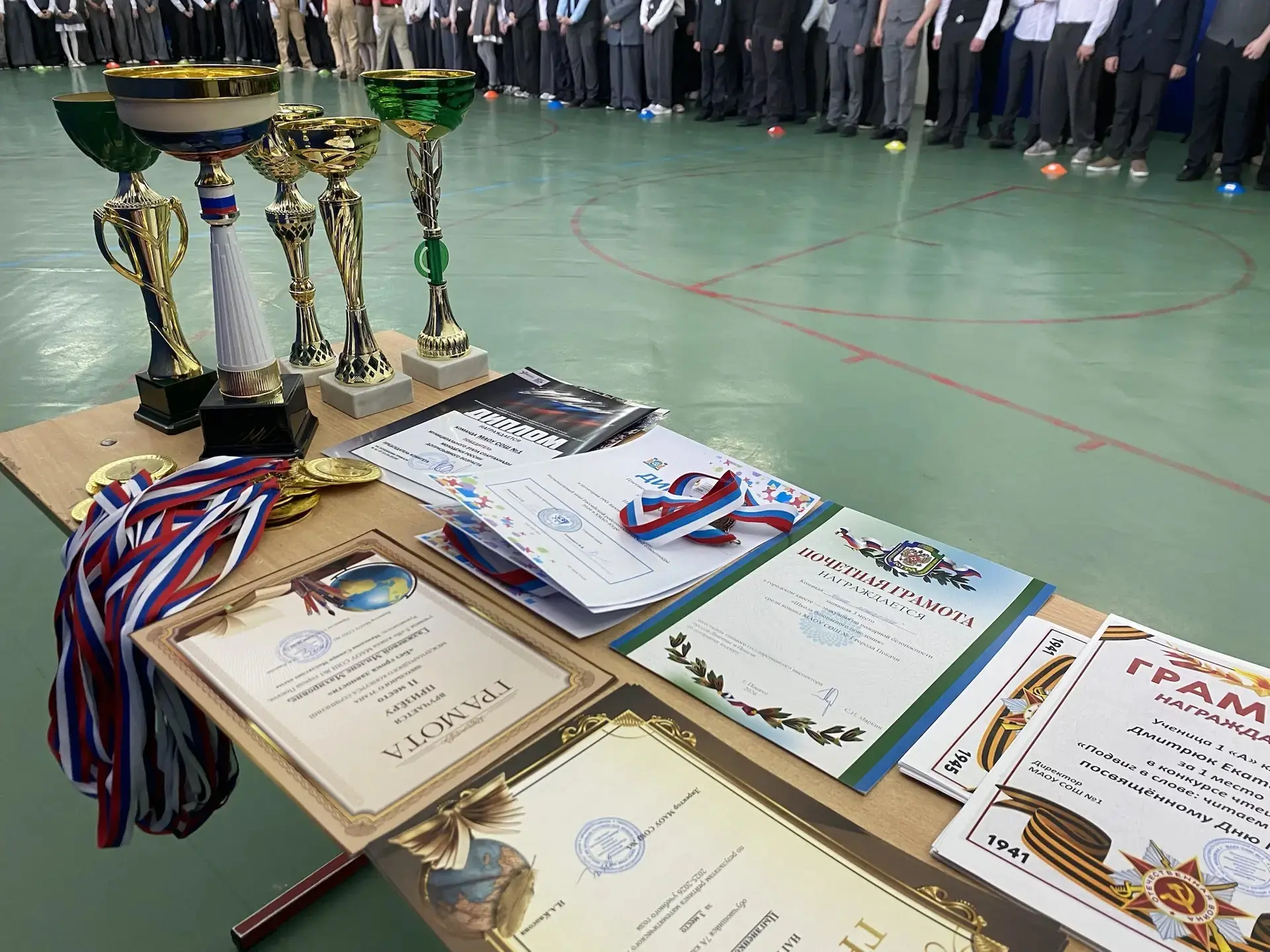 ✨️Последняя школьная линейка уходящего учебного года! Сегодня мы провожали наших выпуск...