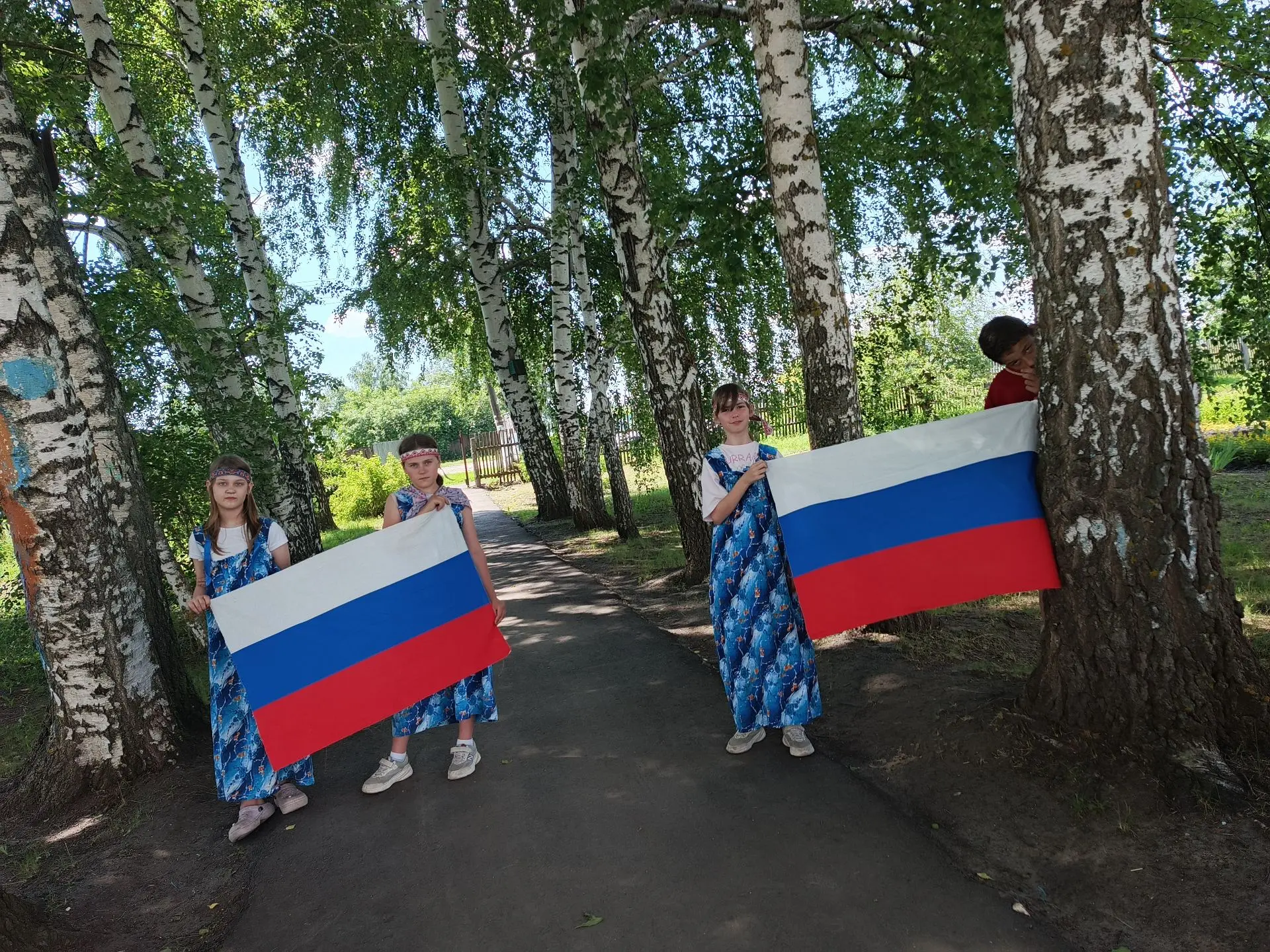 В преддверии Дня России: воспитанники ДОЛ погружаются в традиции и культуру!
 
В нашем детском оздор