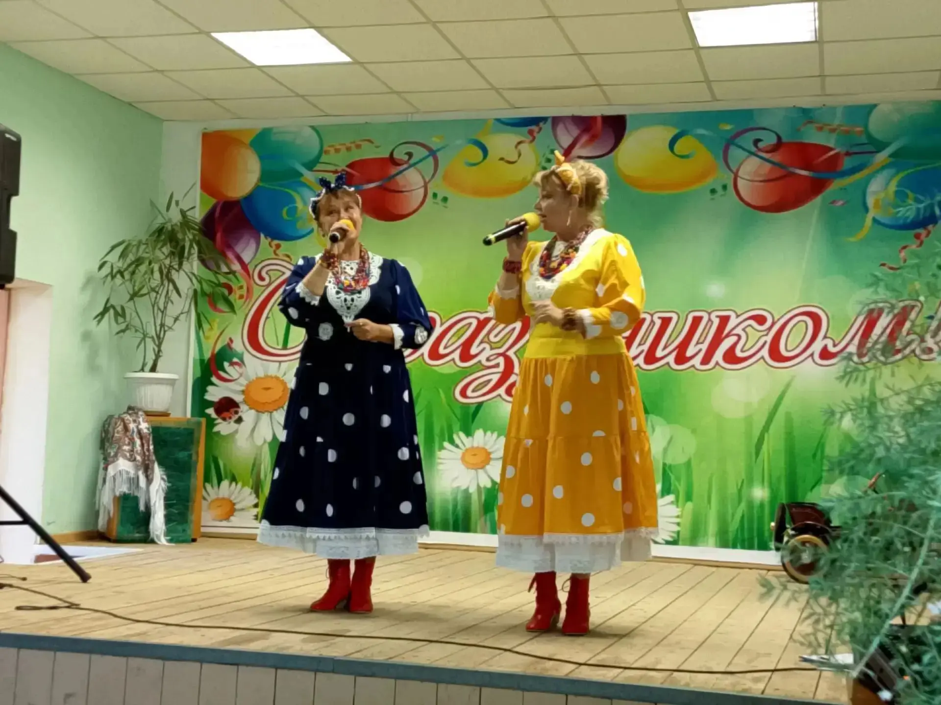 🍁🍂 Творческие лозовцы подарили праздник жителям Бровничей