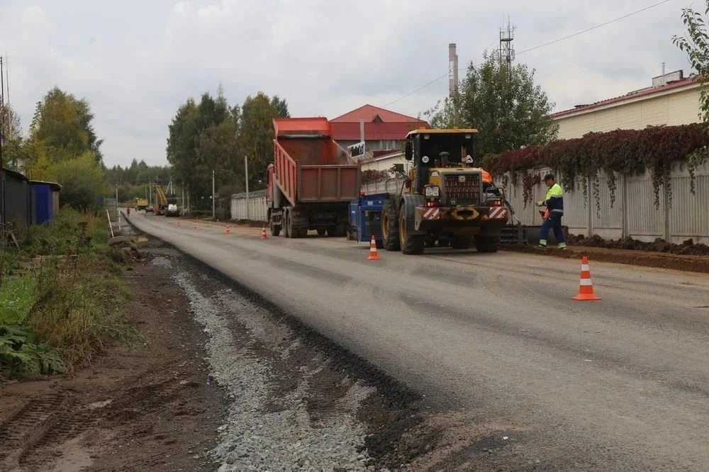 🚧 Ремонт улицы Новосмирновской в Ижевске — в разгаре!