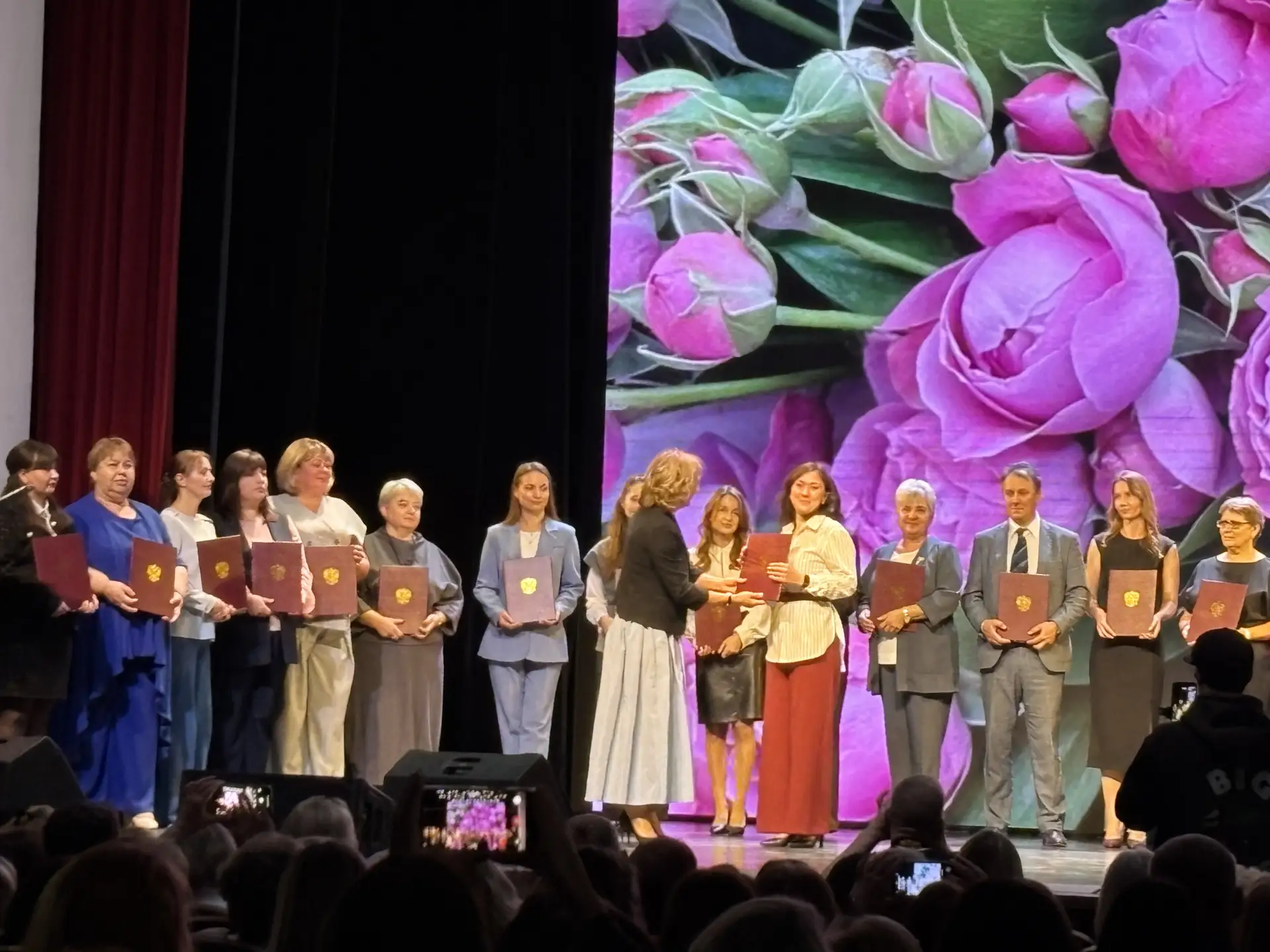 С праздником, дорогие педагоги! Чествуем лучших из лучших! 💐✨