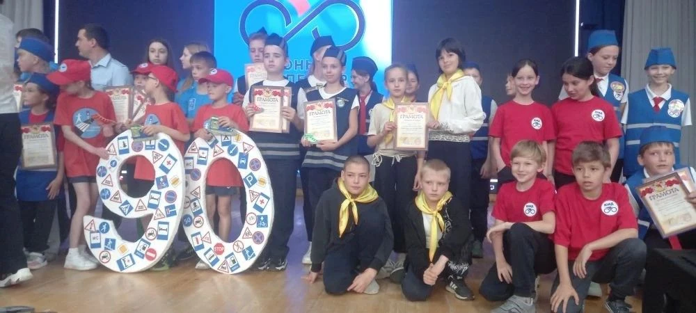 15 мая команда "Светофорчик" МКОУ Песковатская ООШ приняла активное участие в районном конкурсе юных