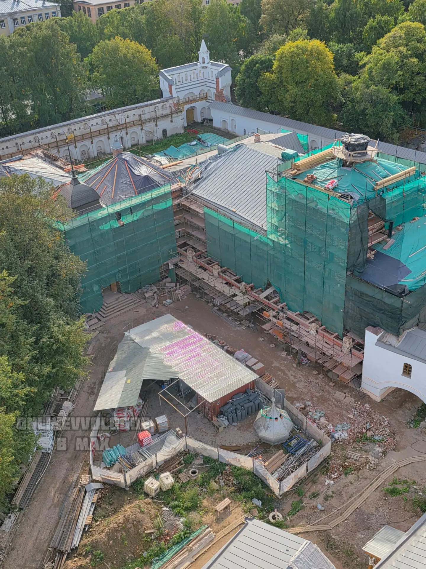 Масштабная реставрация вологодского Кремля. Вид с колокольни. Ремонтируют буквально всё.