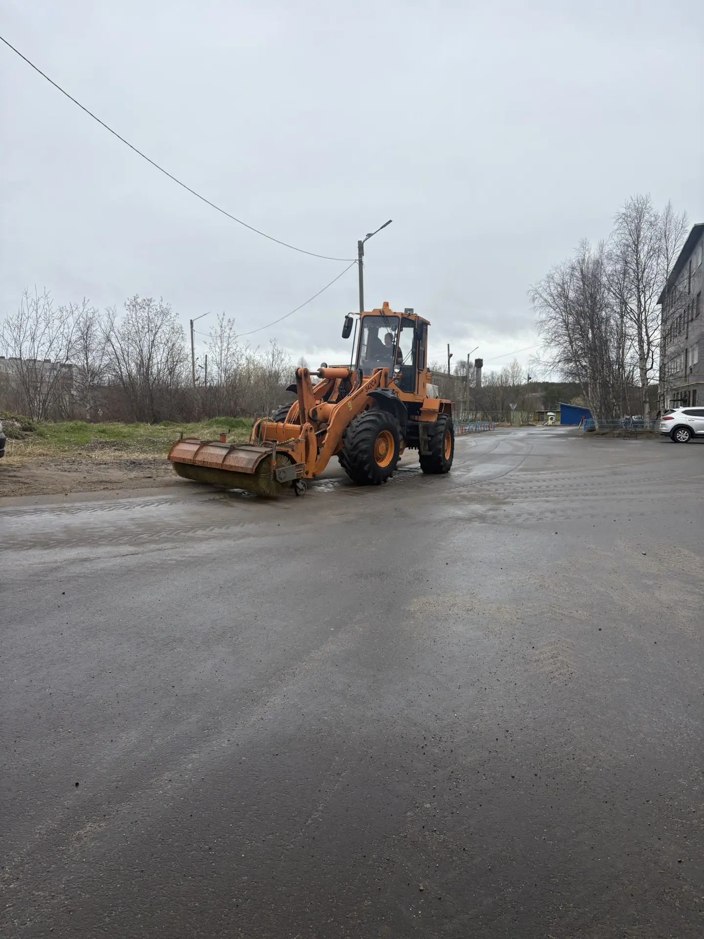 🚜 Продолжаем наводить порядок в поселке.