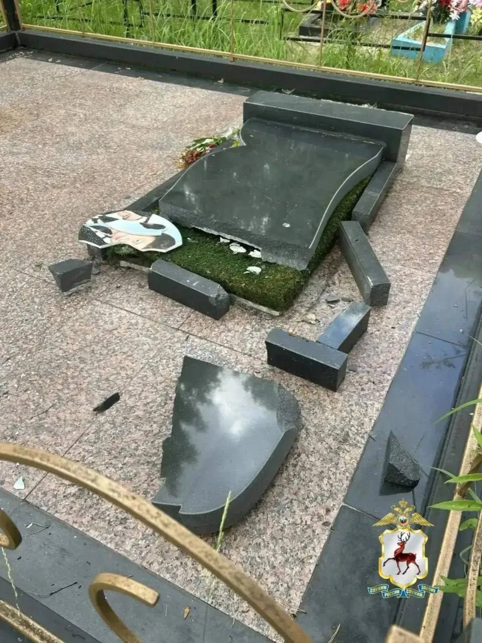 🤬 Вандалы повредили более 50 памятников на кладбище в Досчатом

В поселке рядом с Выксой неизвестны
