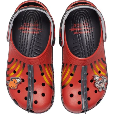 👟 Crocs объединяются с «Человеком-бензопилой»