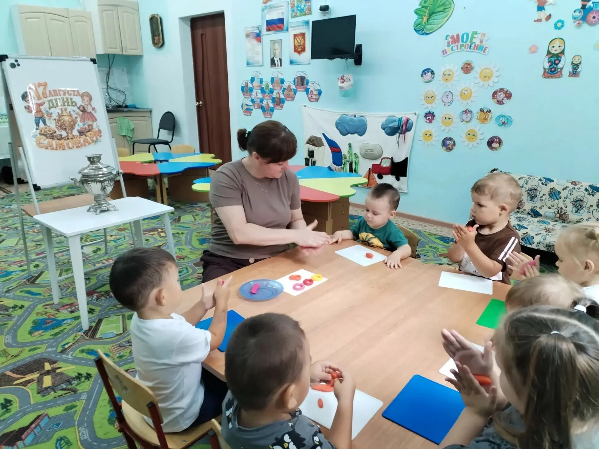 Одним из самых главных символов русской бытовой культуры является самовар. Едва ли найд...
