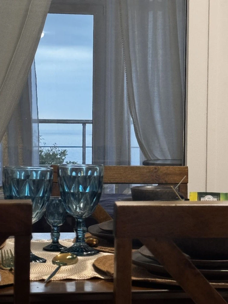#ОТРАДНОЕ  р-н Ялта-Интурист ул. Морской спуск, 3  🏖️ До пляжа «Изумрудный»  2мин. идти❗️  🏖️Мечтает