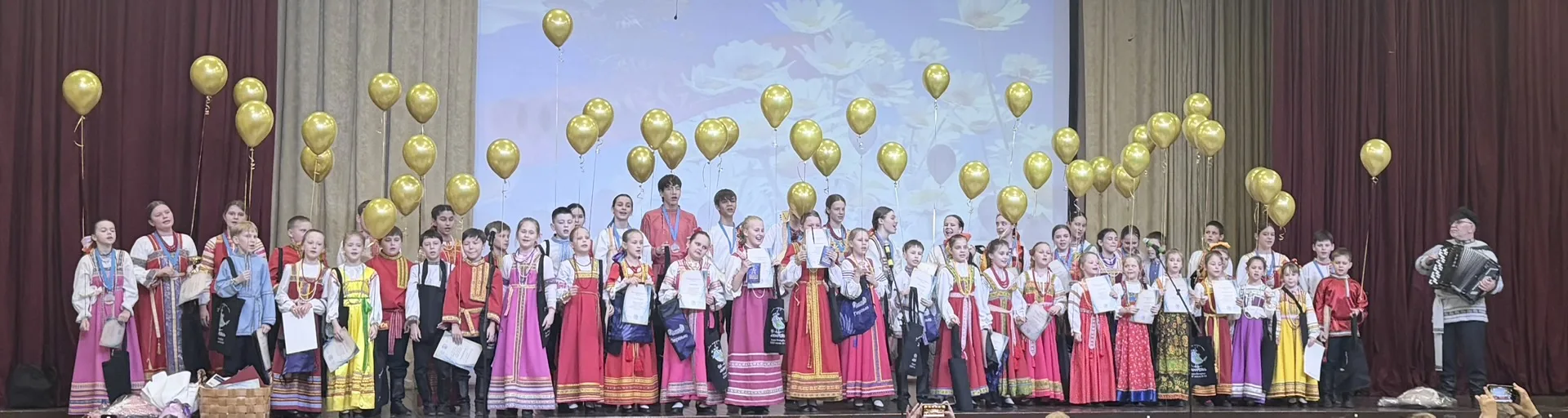«ДИВО ДИВНОЕ-ПЕСНЯ РУССКАЯ» под таким звучным названием 29 апреля прошёл отчетный концерт Ансамбля н