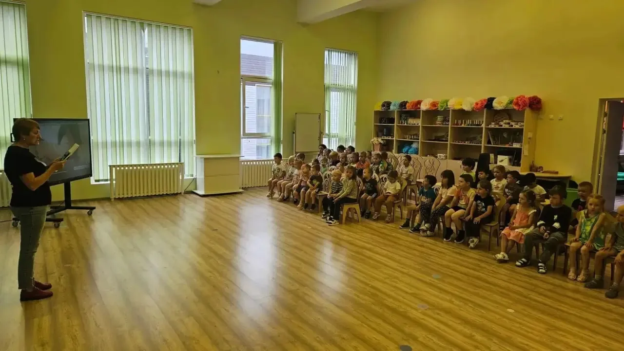 В  дошкольном отделении ЖК Май  прошёл праздник посвящённый Корнею Чуковскому. Это люби...