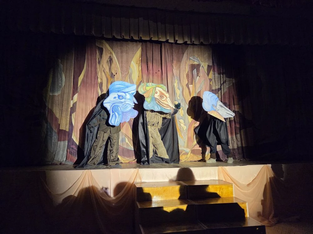 "ДЕБЮТ" ПРИГЛАШАЕТ ДРУЗЕЙ!🎭  🎭🎈Школьная театральная студия "Дебют" показала благотворительный спекта