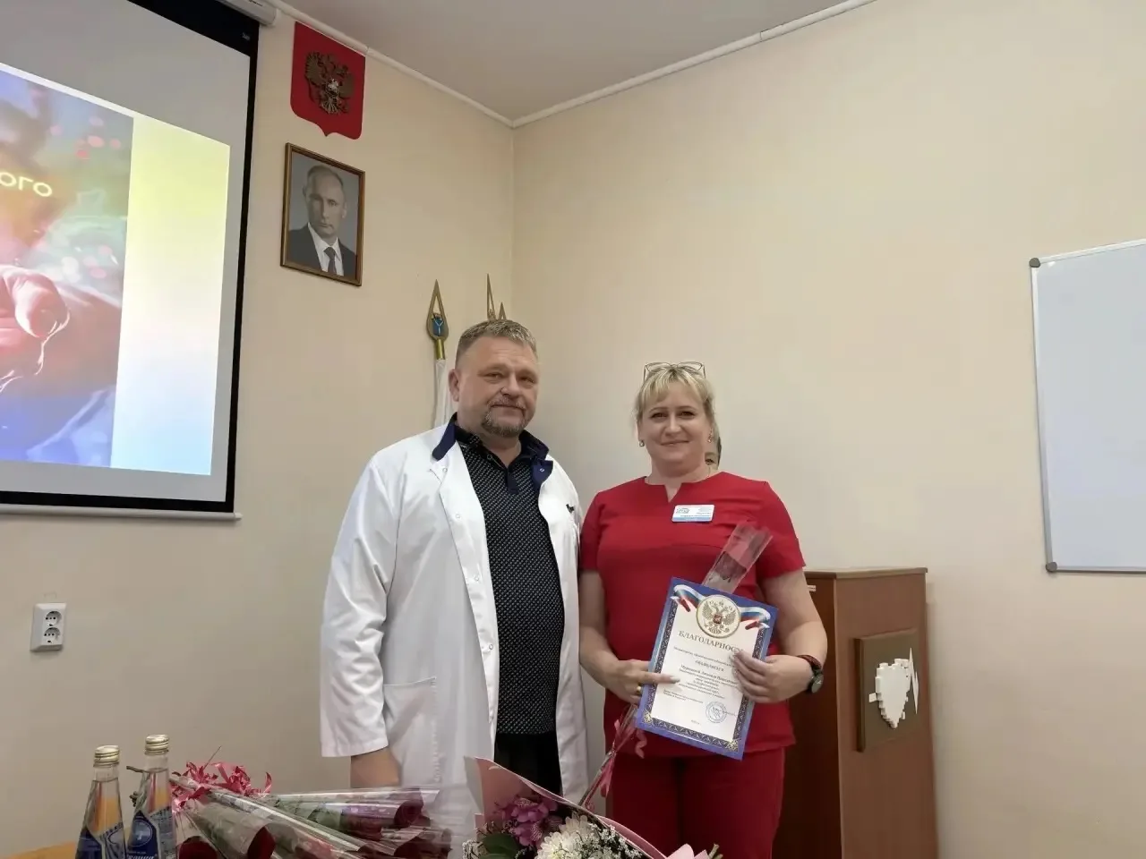 С праздником, уважаемые коллеги! Накануне дня медицинского работника главный врач Агапов В. В. поздр