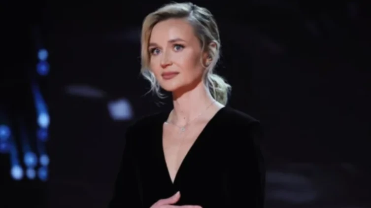 Полина Гагарина поделилась яркими кадрами стройной фигуры в купальнике
Полина Гагарина радует фанато