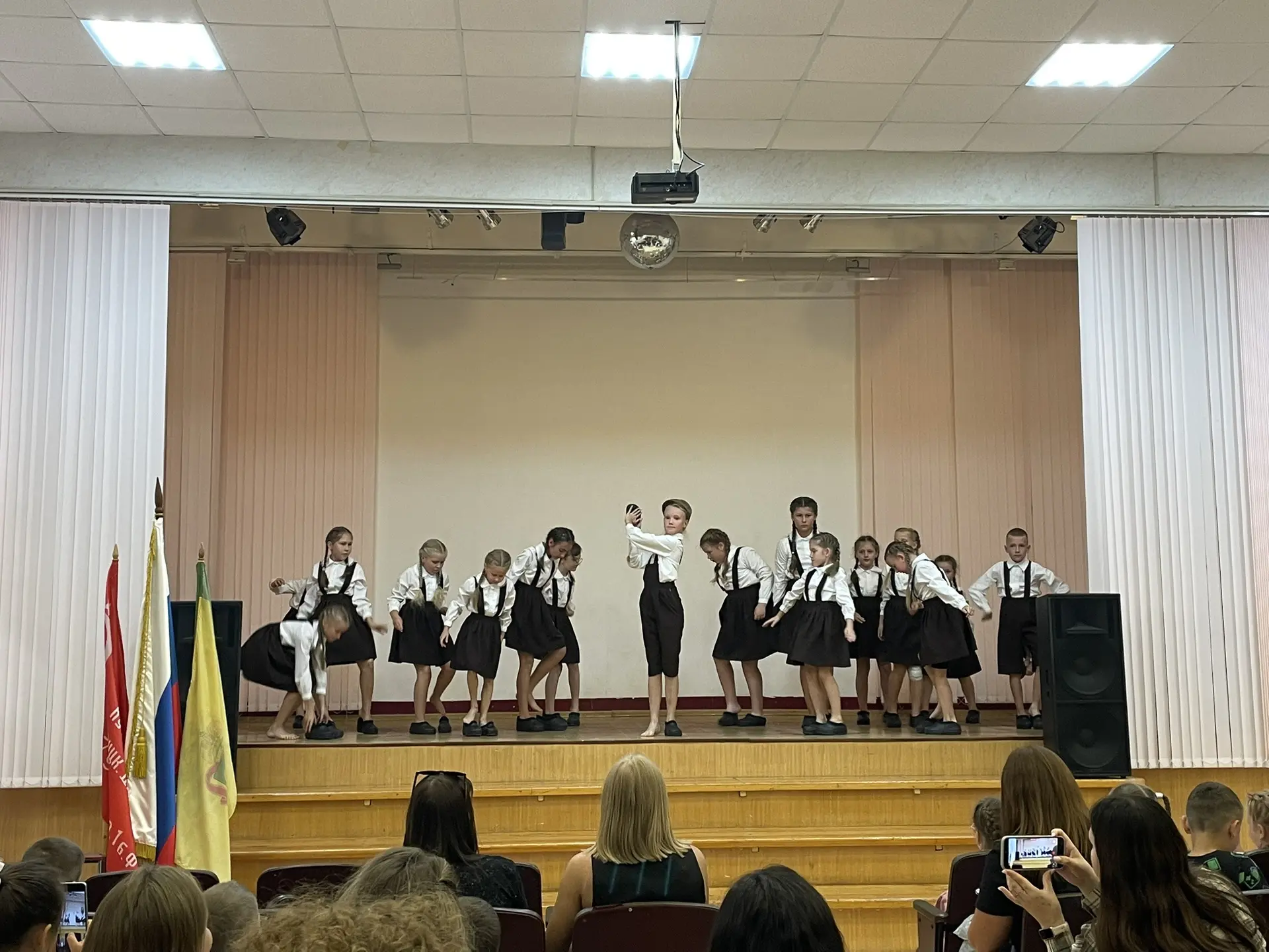 🎶 1 сентября 2026 г. воспитанники Детской школы искусств "Гармония" г. Пензы порадовал...