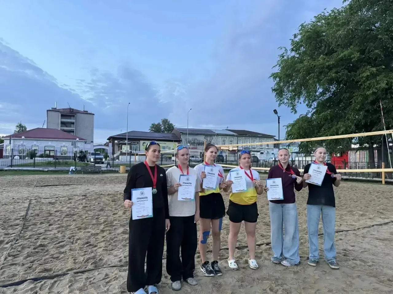 ⚡️ПЛЯЖНЫЕ КОРОЛЕВЫ ОТКРЫЛИ СЕЗОН МЕДАЛЯМИ И ПЬЕДЕСТАЛОМ!🥇🥉 
👏Поздравляем команды СШ "Уралочка" им