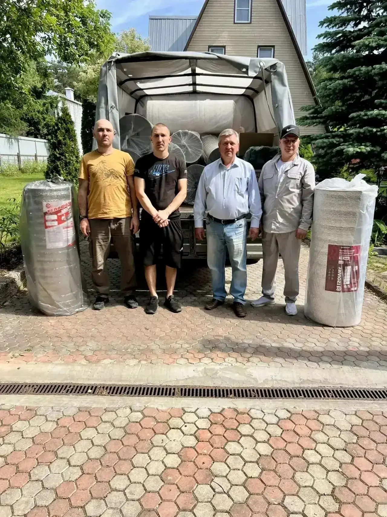 Сенатор от НАО Александр Лутовинов передал новую партию гумпомощи бойцам в зоне СВО