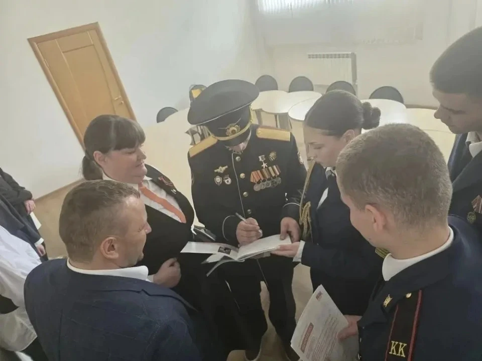 🌟 Встреча с Героем России: урок мужества и настоящей силы духа  Кадеты 10 профильного класса нашей г